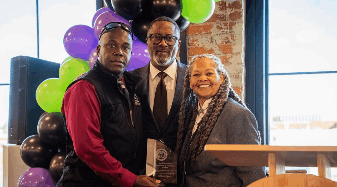 Johnny Sigers Receives Small Business Advocate of the Year!